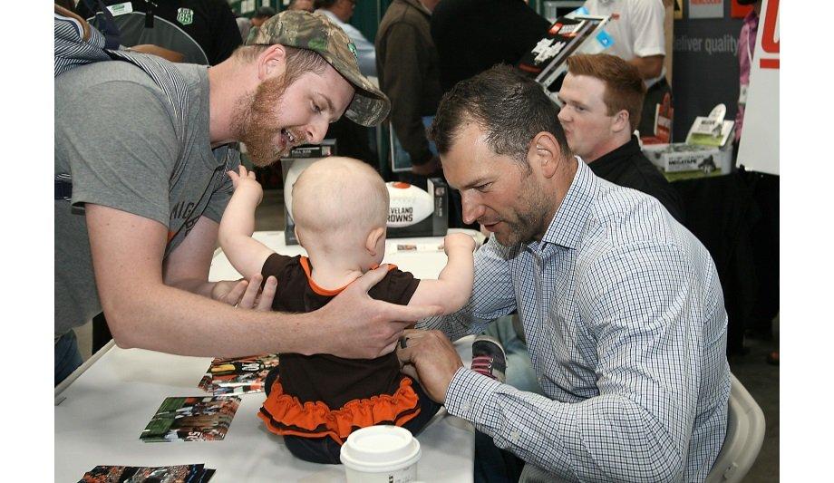 Robertson Heating Supply Invites Retired NFL Football Player Joe Thomas For Their Vendor Expo